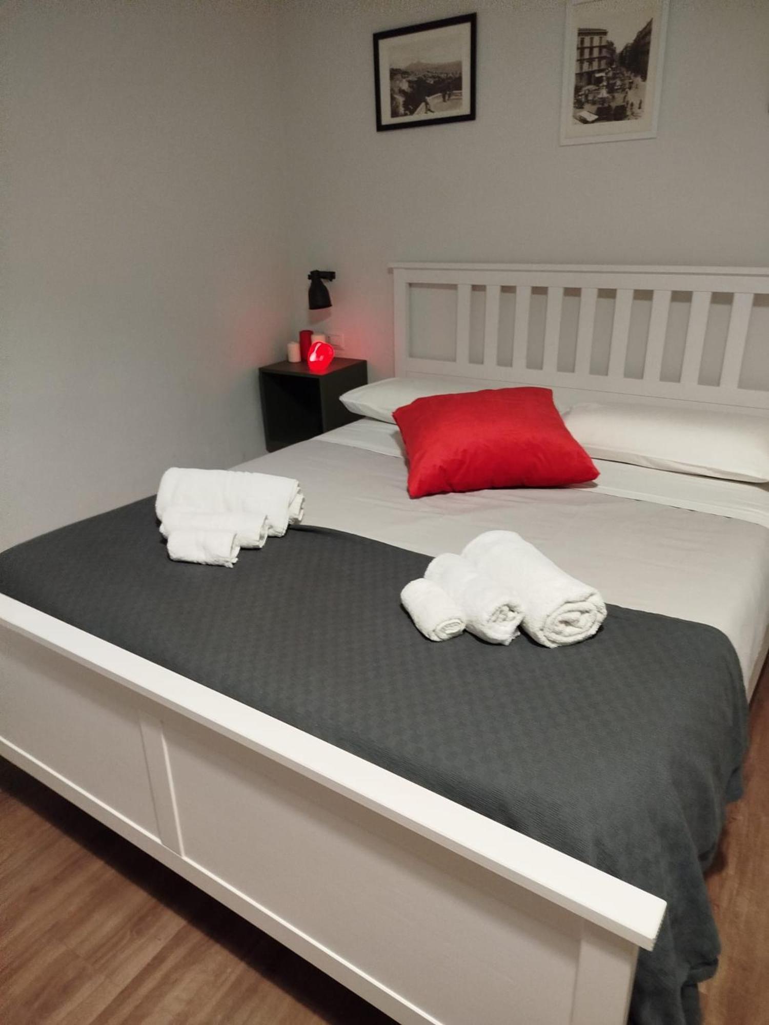 Tammurriata Nera Bedroom Наполи Екстериор снимка