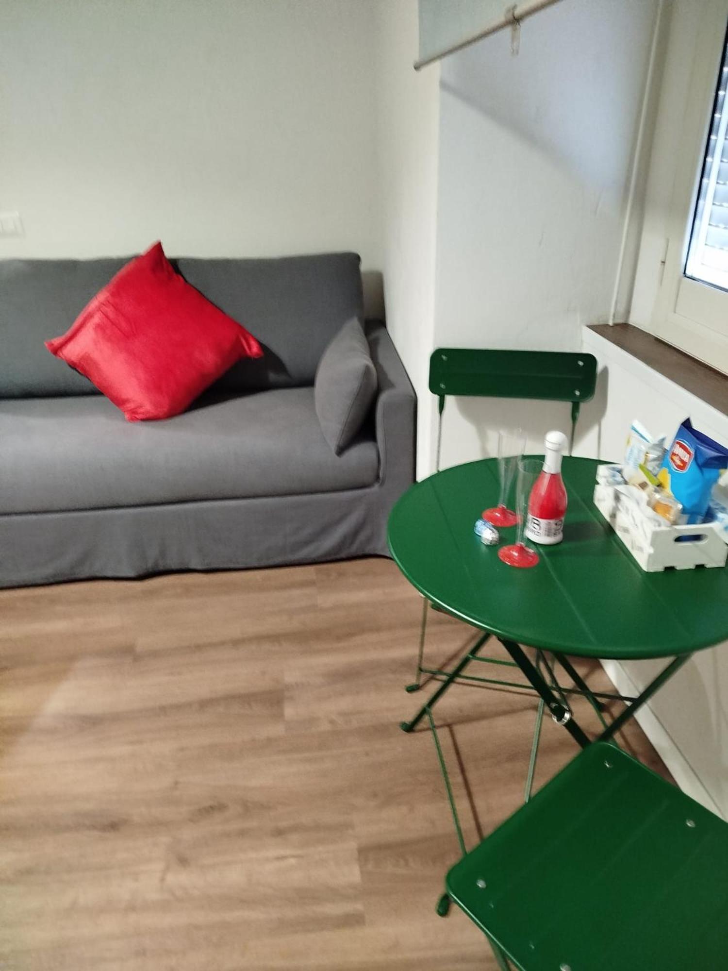 Tammurriata Nera Bedroom Наполи Екстериор снимка